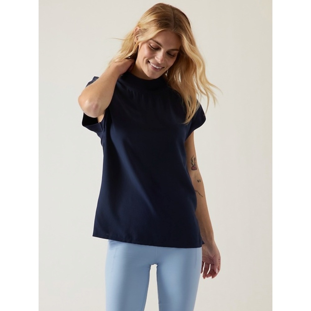 Athleta Womens Silk‎ Hybrid Tee Size S Quiet Luxury Athleisure Office Career